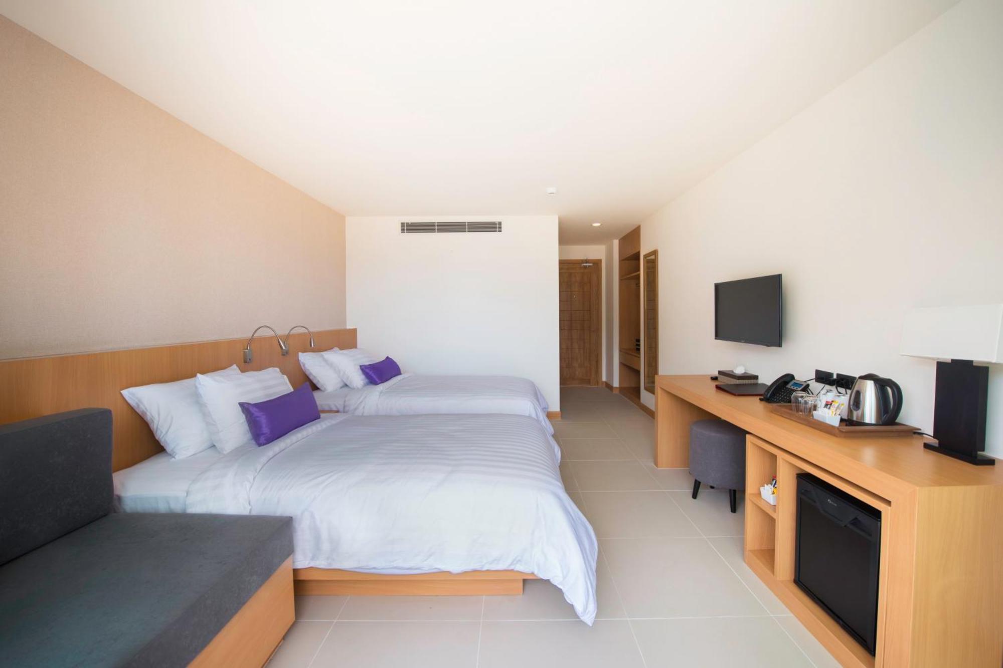 The Lunar Patong Phuket Exterior photo